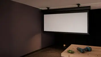 Takmonterad projektorduk med laserlinje och verktyg på arbetsbänk